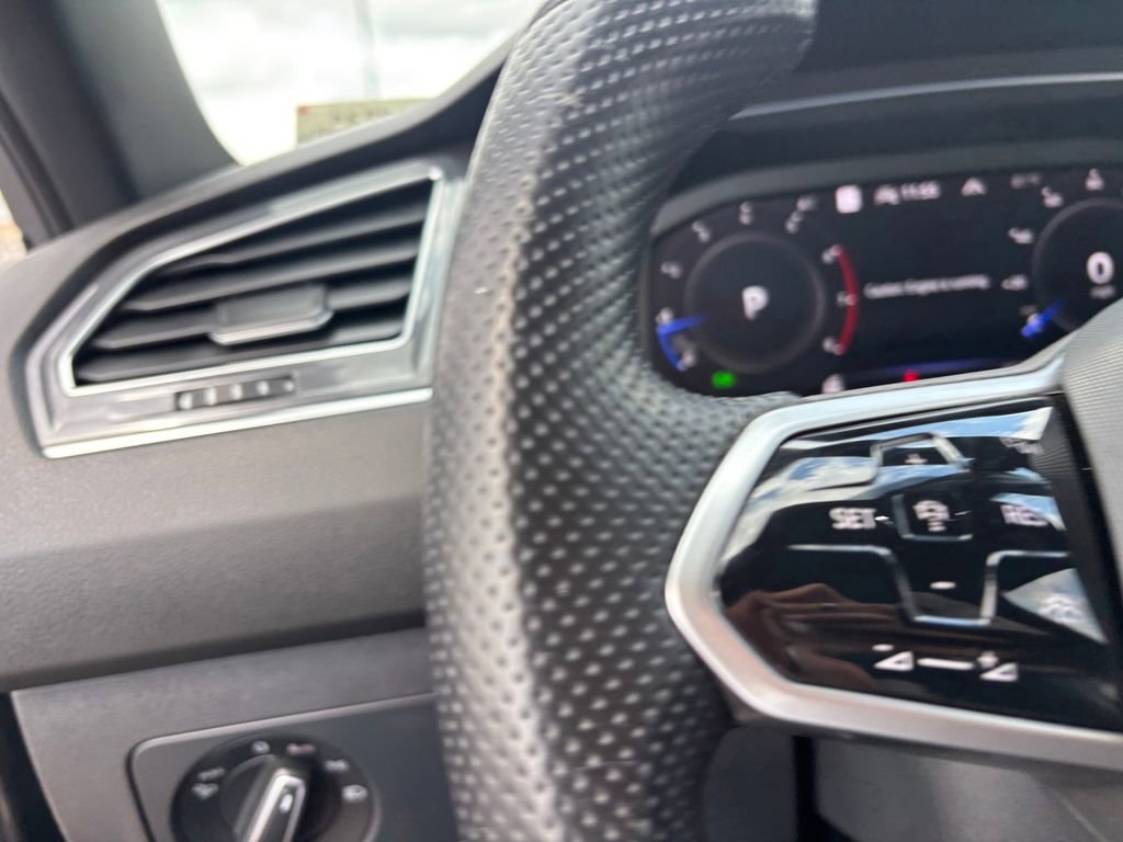 Used 2022 Volkswagen Tiguan SEL R-Line image 22