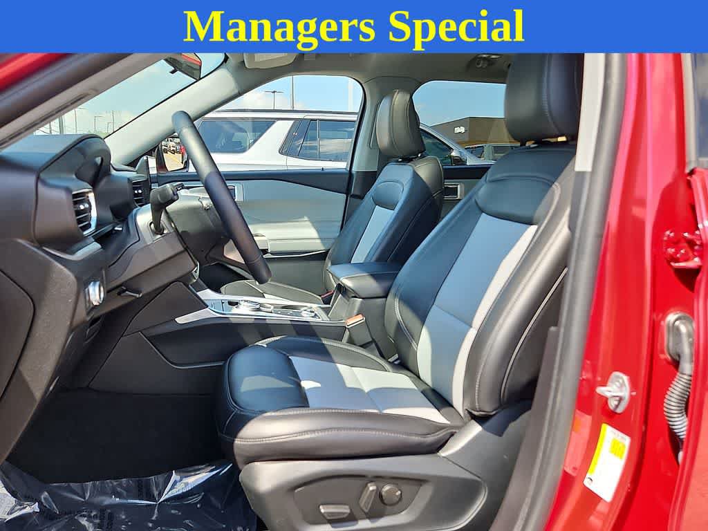 Used 2022 Ford Explorer XLT w/ Equipment Group 202A AWD/4WD image 13
