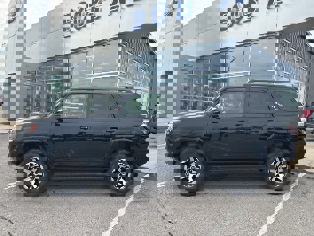 Used 2024 Toyota 4Runner TRD Off-Road image 2