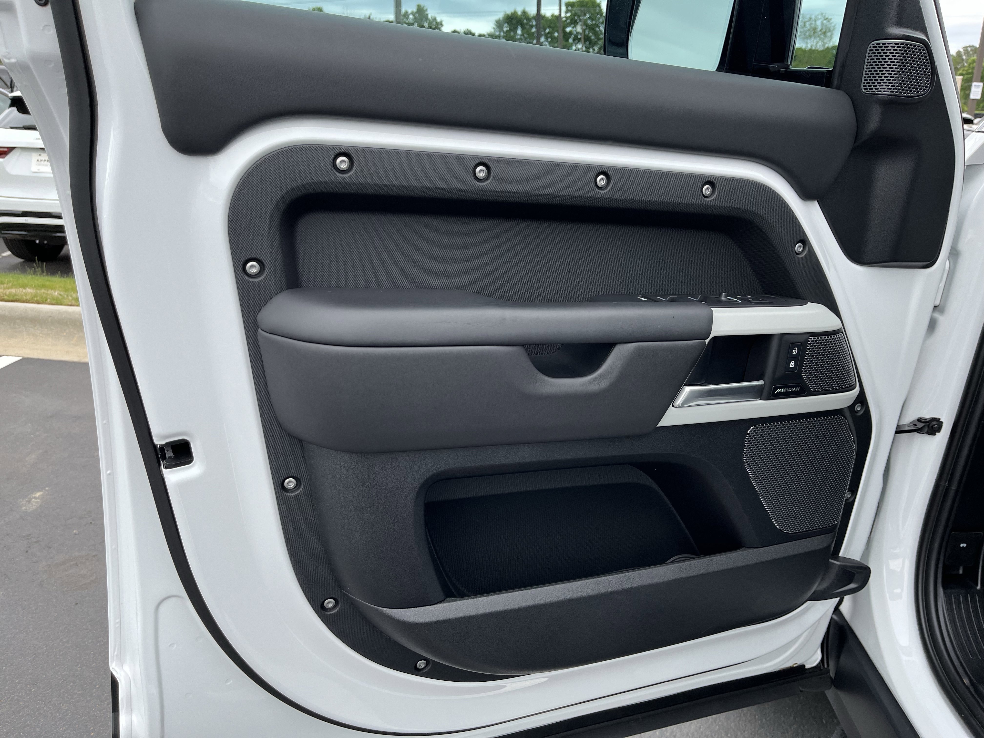 Certified 2024 Land Rover Defender 110 X-Dynamic SE AWD/4WD image 14