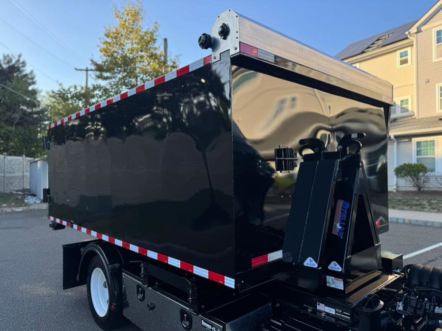 Used 2024 Isuzu NPR image 19