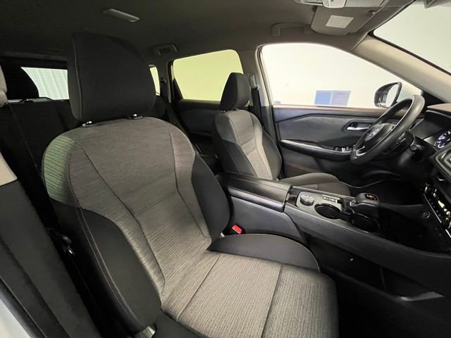 Used 2023 Nissan Rogue SV image 9