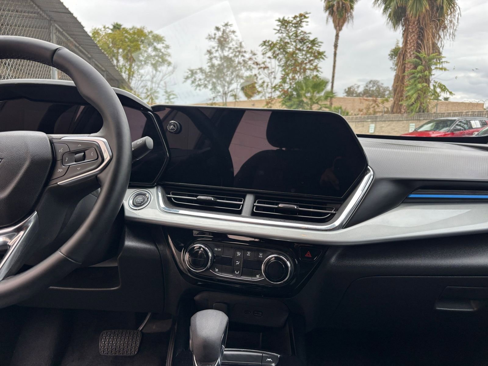 Used 2025 Chevrolet Trax LT w/ LT Convenience Package image 18