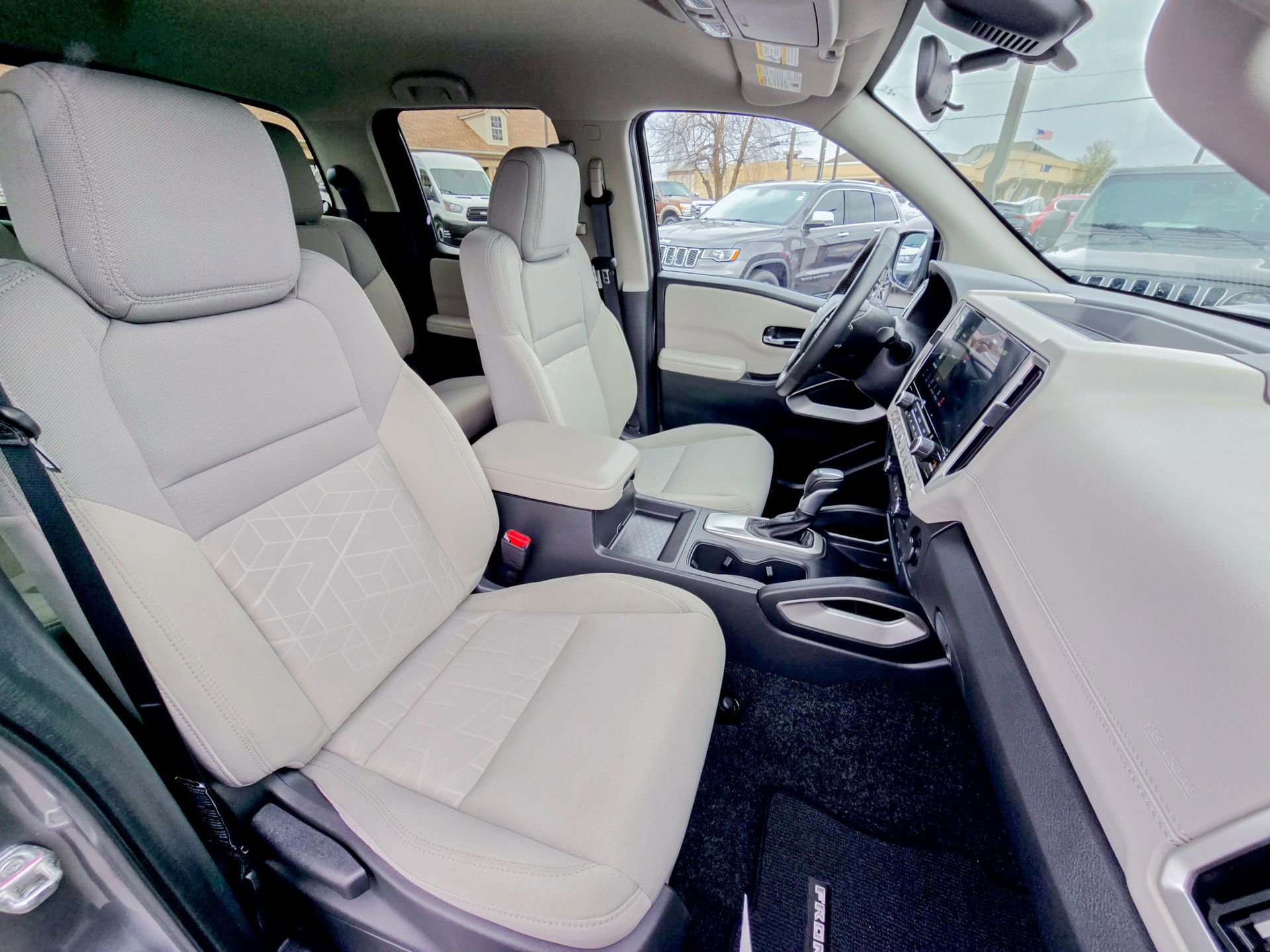 Used 2025 Nissan Frontier SV w/ SV Convenience Package RWD image 30