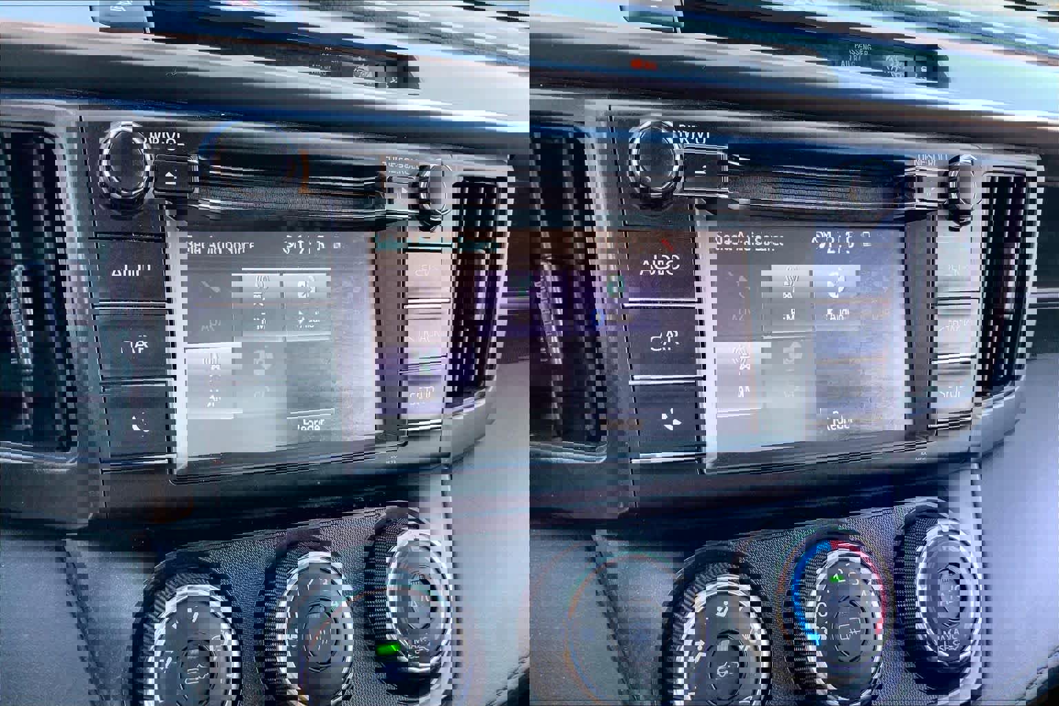 Used 2017 Toyota RAV4 LE image 30