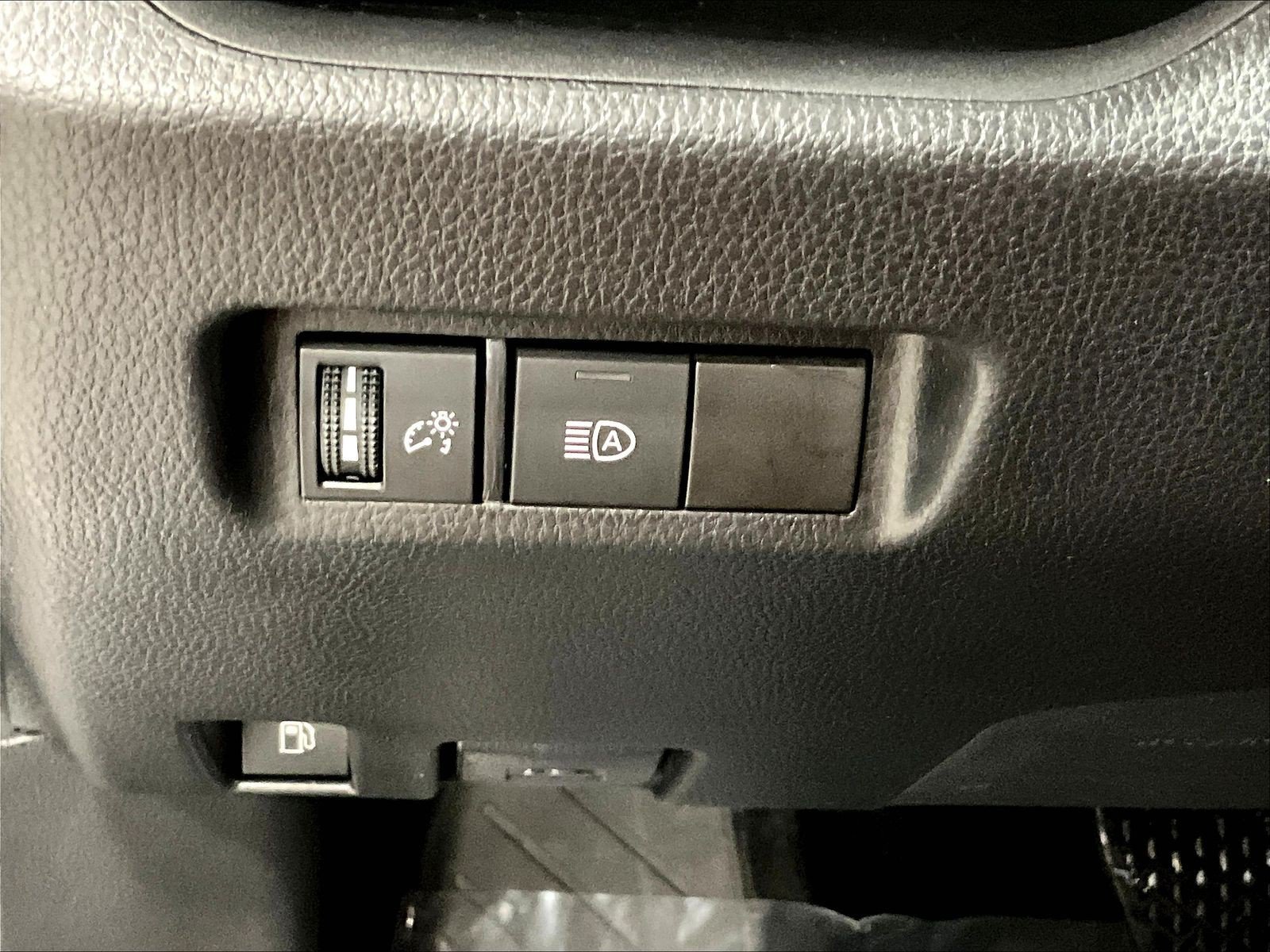 Used 2022 Toyota RAV4 XLE AWD/4WD image 37