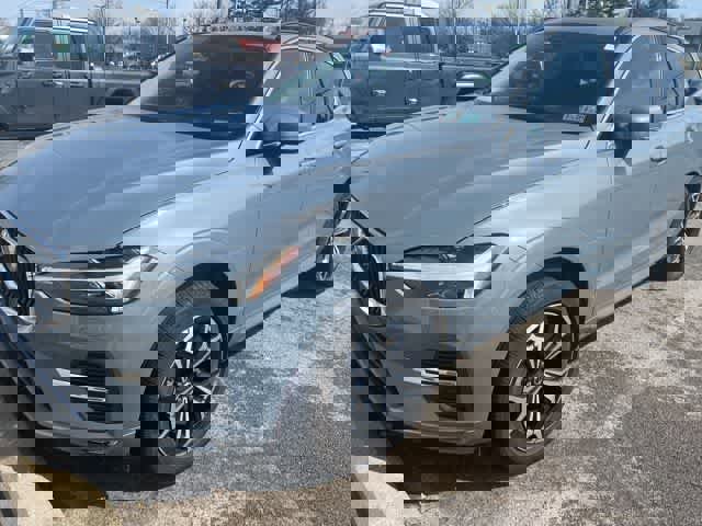 Used 2022 Volvo XC60 B5 Momentum AWD/4WD image 2
