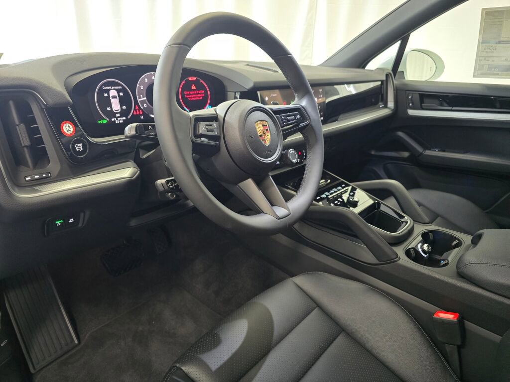 New 2025 Porsche Cayenne image 4