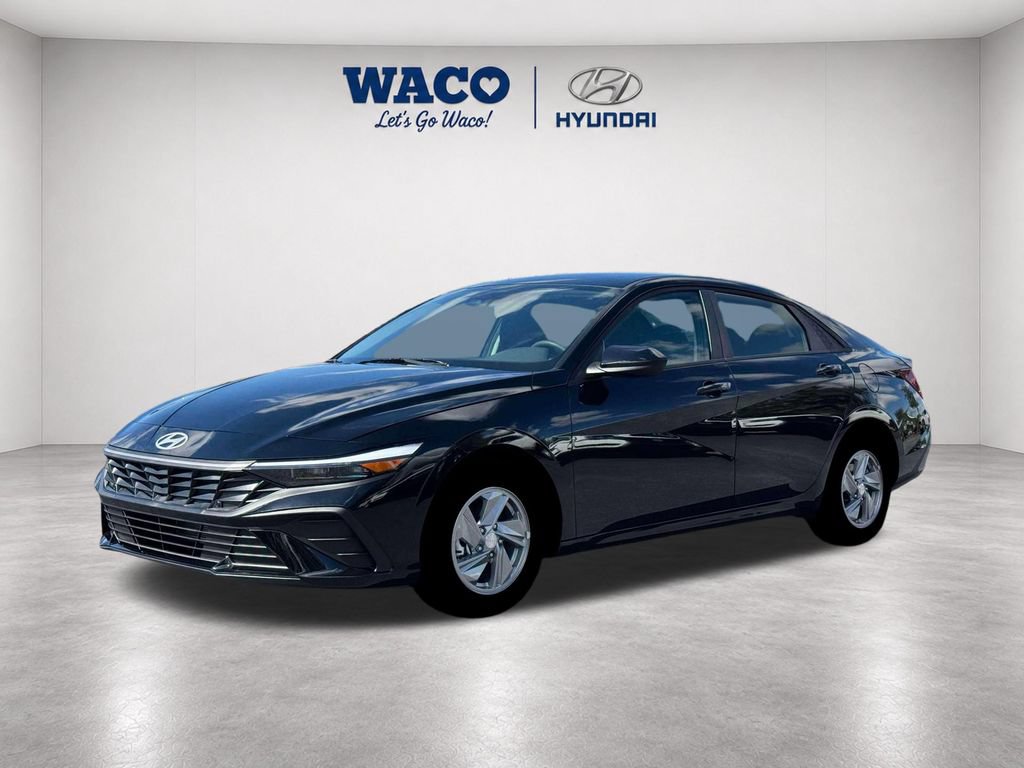 Used 2026 Hyundai Elantra SE FWD image 4