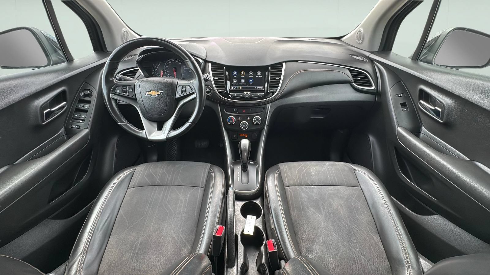 Used 2019 Chevrolet Trax LT w/ LT Convenience Package FWD image 2
