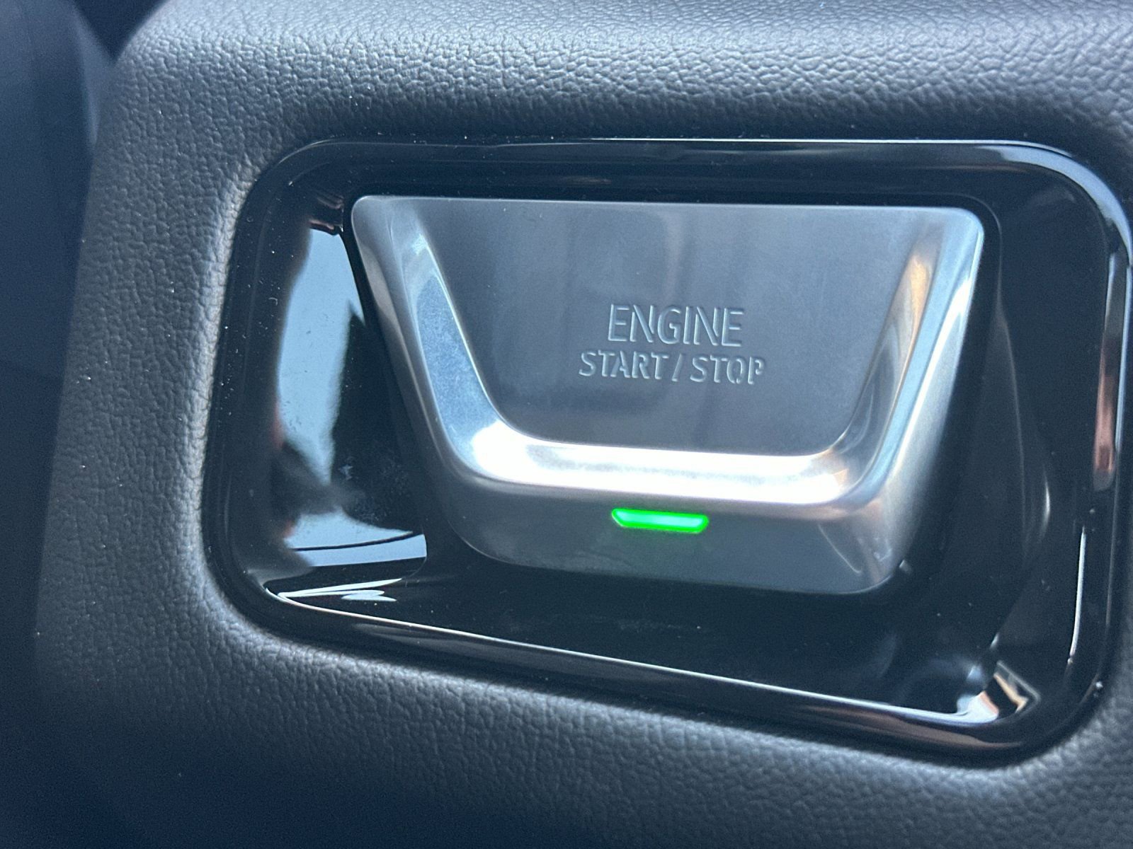 New 2026 GMC Yukon XL Denali w/ Sun & Power Step Package AWD/4WD image 24