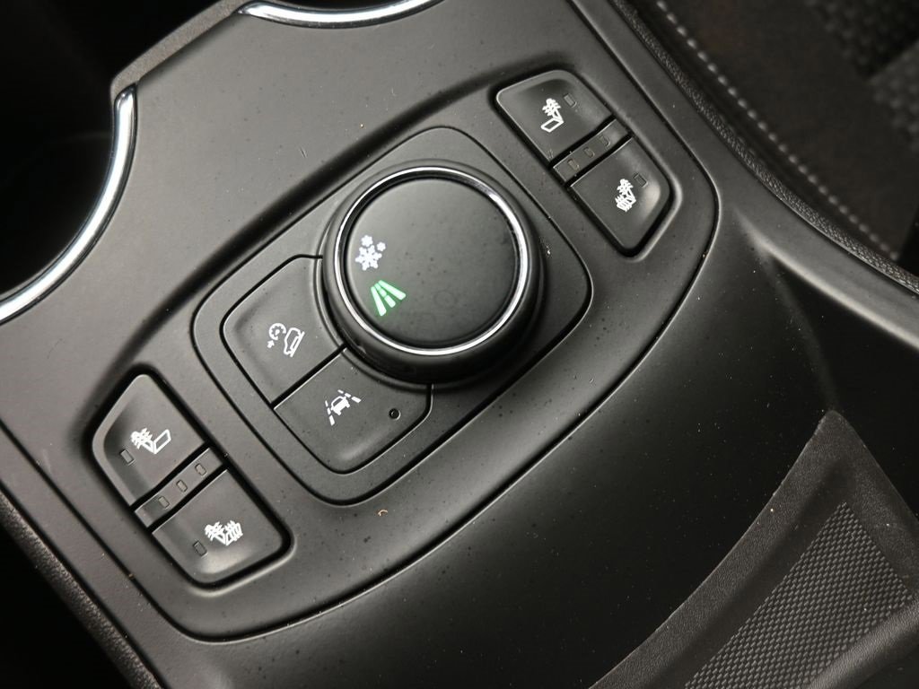 Used 2023 GMC Terrain SLE w/ Driver Convenience Package image 31