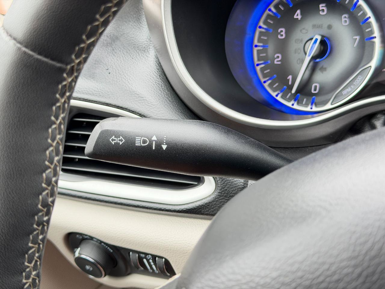 Used 2023 Chrysler Pacifica Touring-L FWD image 81