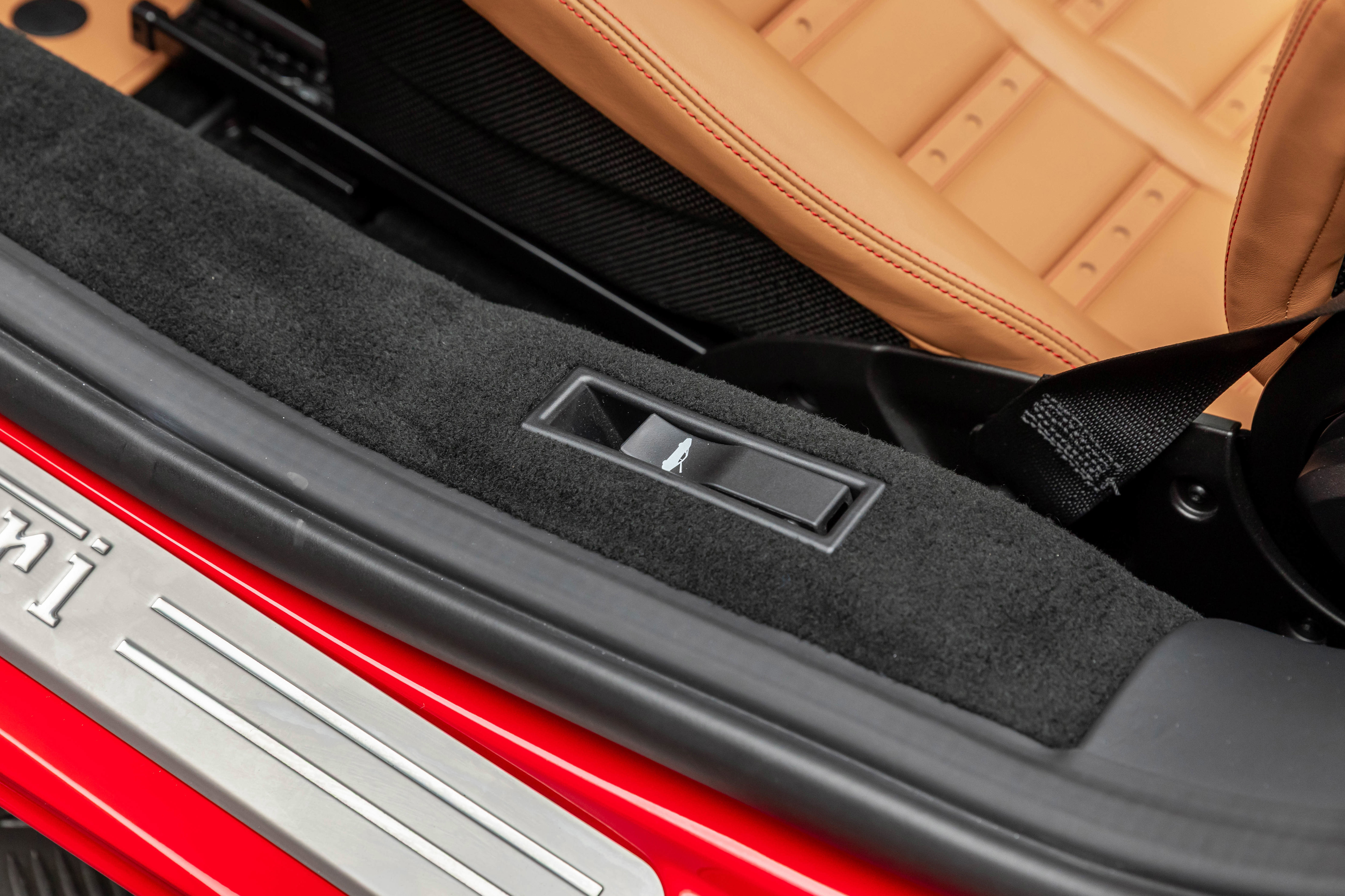 Certified 2022 Ferrari F8 Tributo image 21