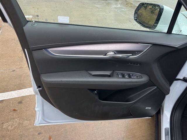 New 2025 Cadillac XT6 Luxury image 14