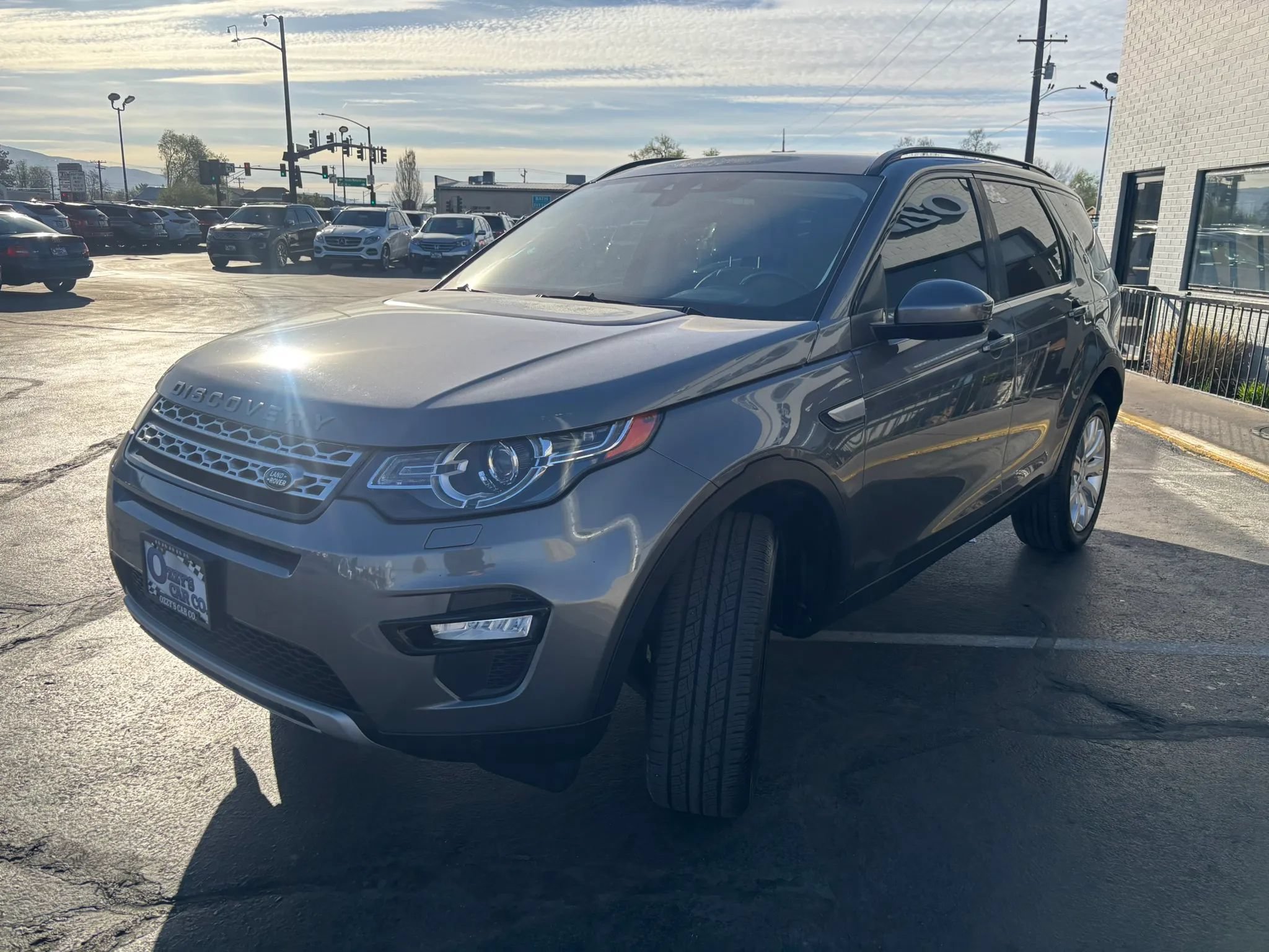 Used 2016 Land Rover Discovery Sport HSE AWD/4WD image 3