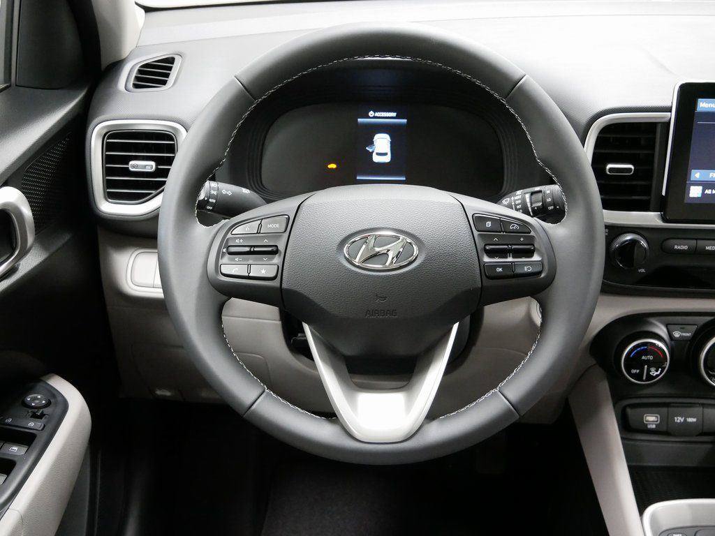 Used 2025 Hyundai Venue SEL FWD image 16