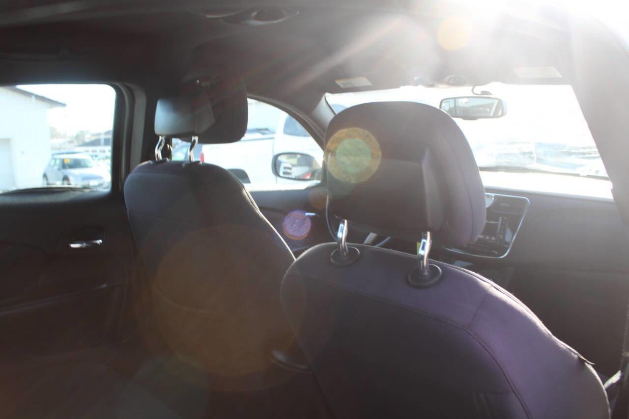 Used 2013 Chrysler 200 Touring w/ S Exterior Appearance Pkg image 10