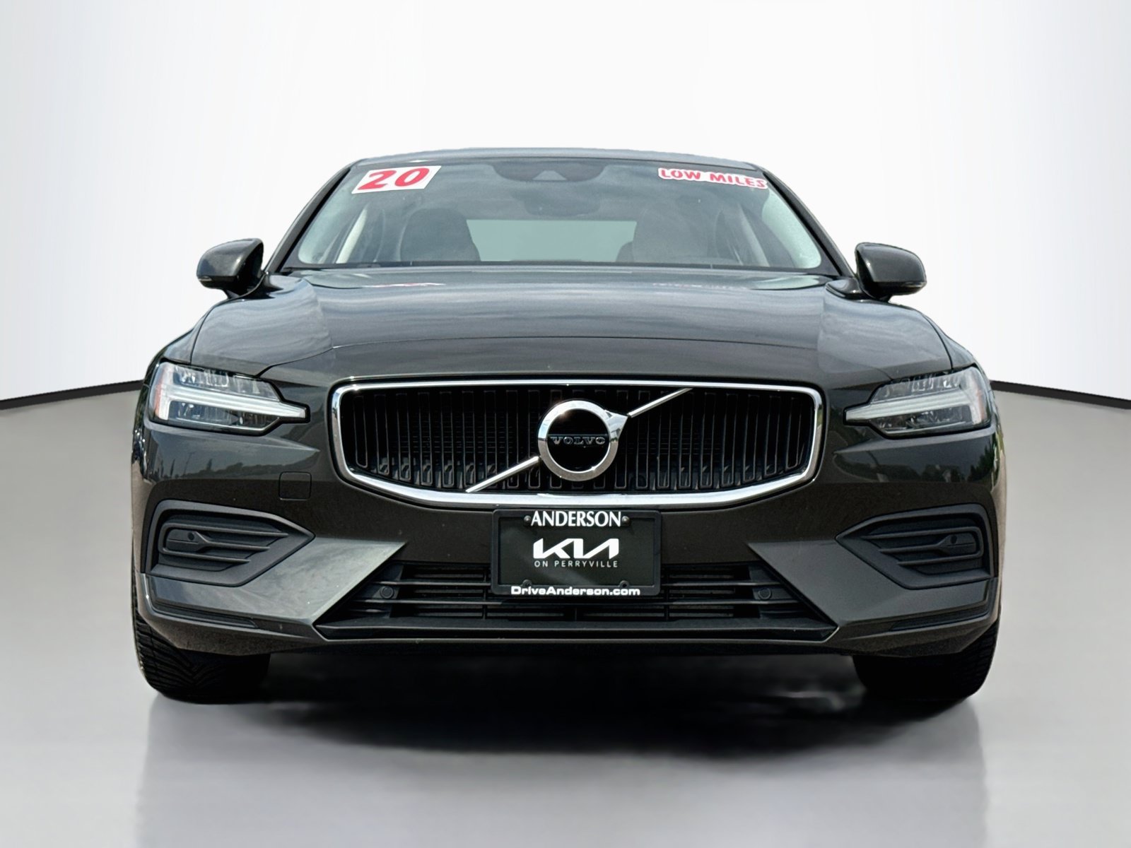 Used 2020 Volvo S60 T5 Momentum FWD image 2