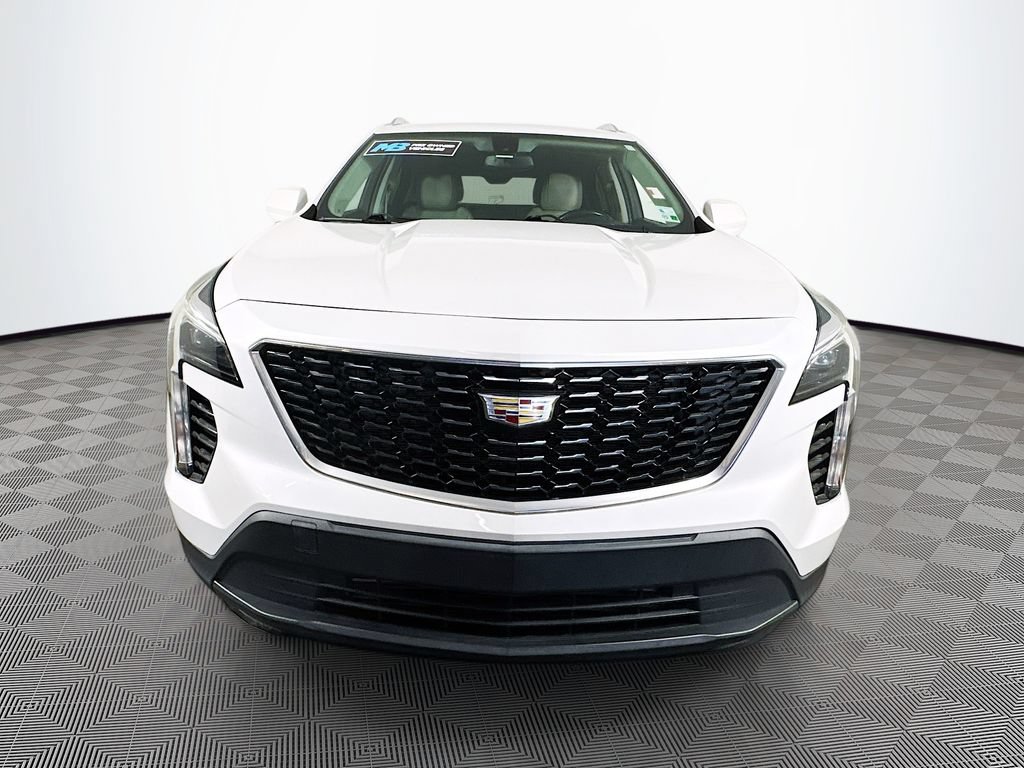 Used 2019 Cadillac XT4 Luxury w/ Cold Weather Package FWD image 2