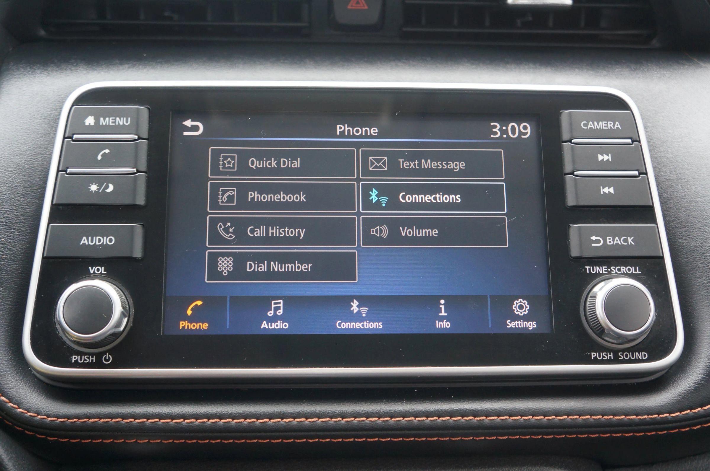 Used 2019 Nissan Kicks SR w/ SR Premium Package image 38