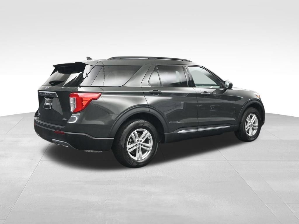 Used 2024 Ford Explorer XLT w/ Equipment Group 202A AWD/4WD image 5