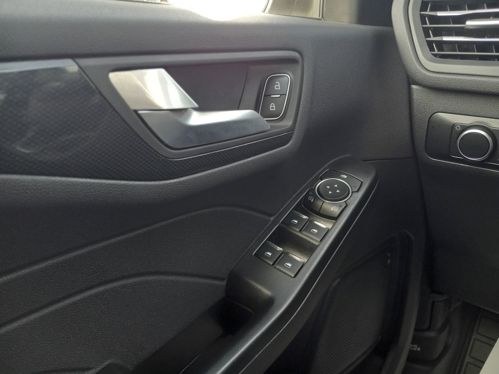 New 2025 Ford Escape ST-Line image 25