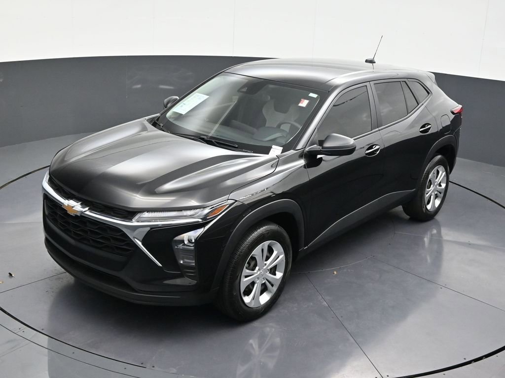 Used 2025 Chevrolet Trax LS image 15