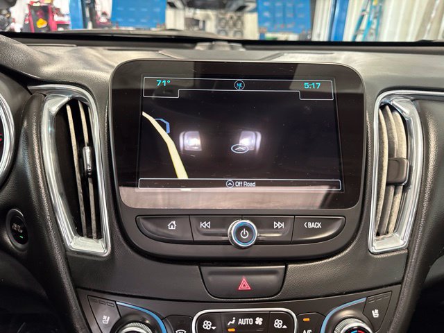 Used 2017 Chevrolet Malibu Premier w/ Premier Sun and Wheel Package FWD image 5