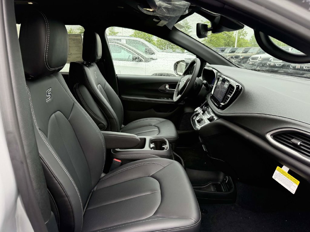 New 2026 Chrysler Pacifica Select w/ S Appearance Package AWD/4WD image 14