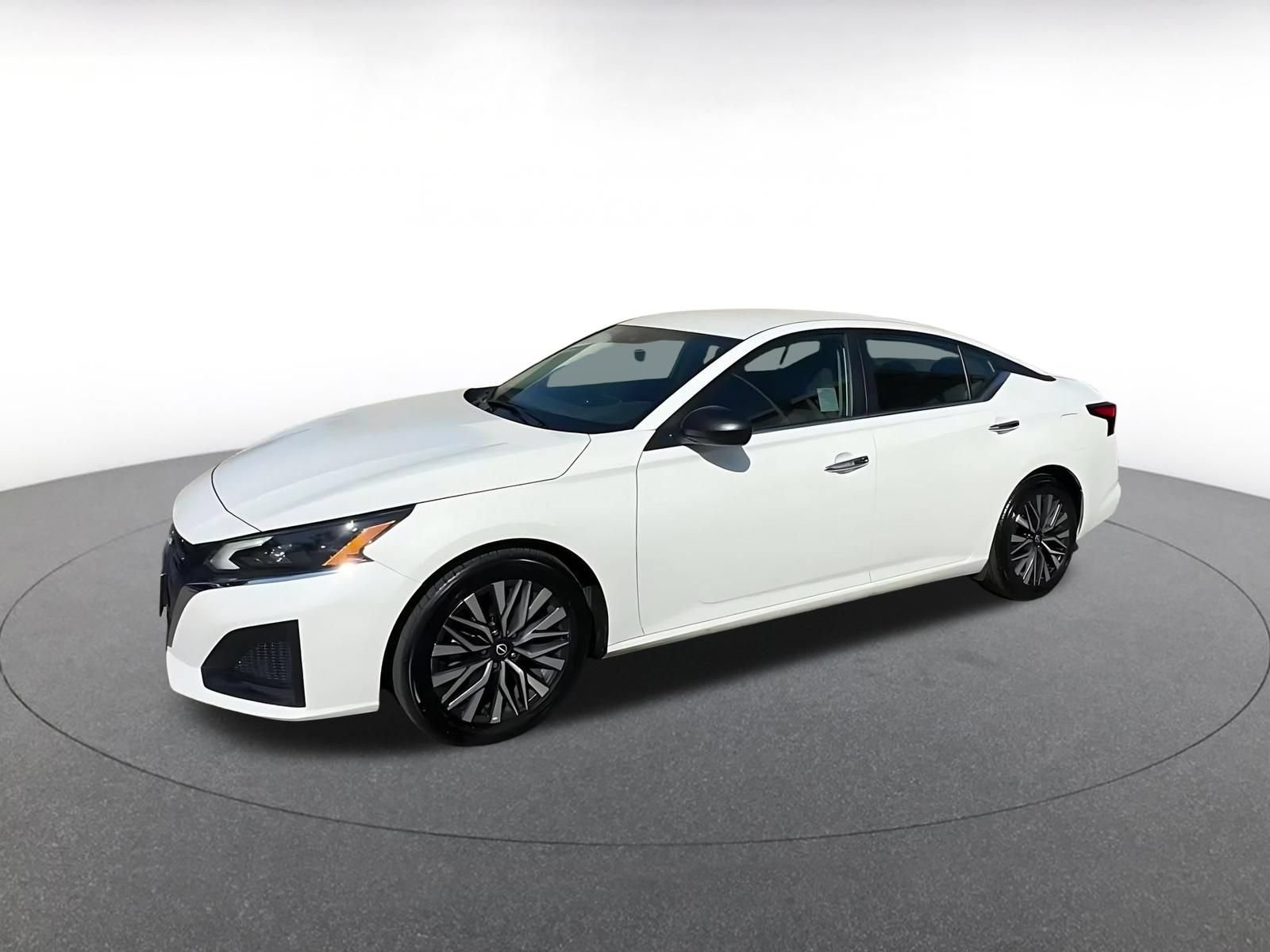 Used 2025 Nissan Altima 2.5 SV FWD image 7