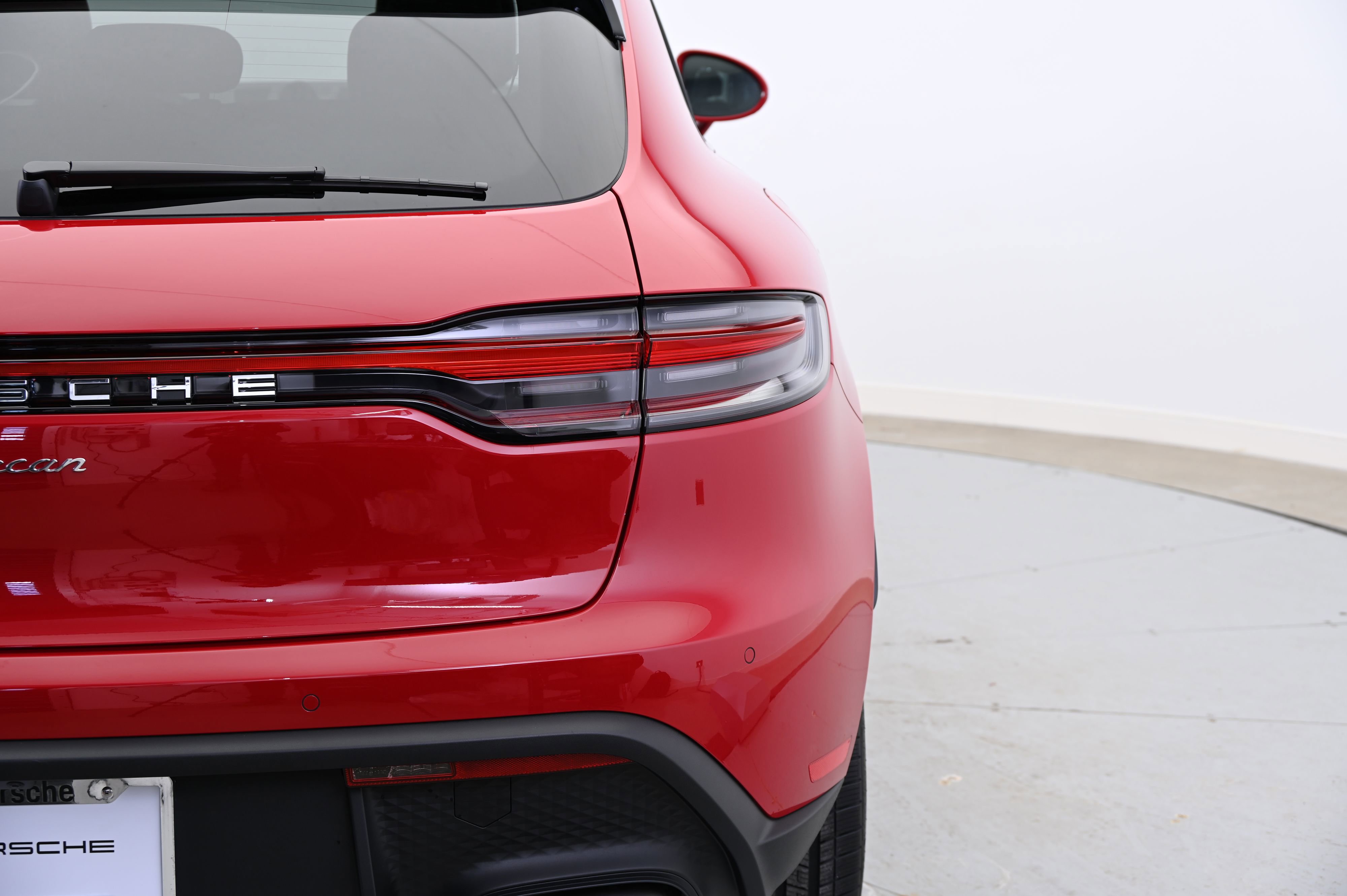 Used 2025 Porsche Macan image 14