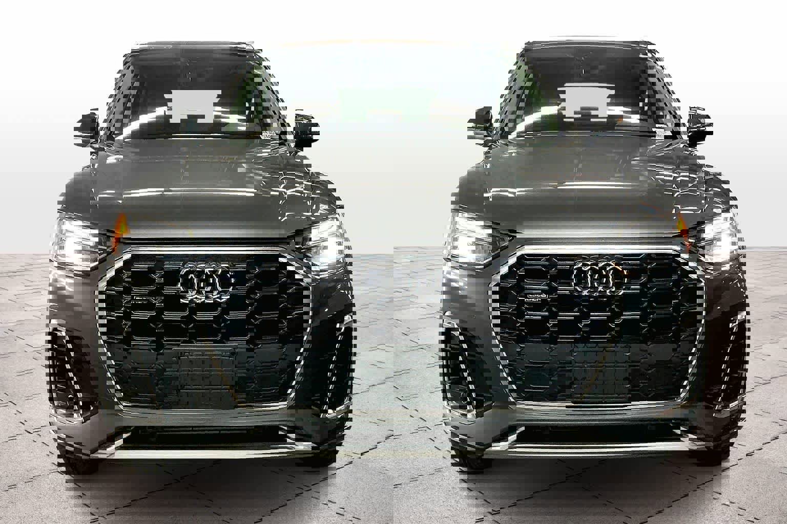 Used 2023 Audi Q5 2.0T Premium w/ Convenience Package image 3