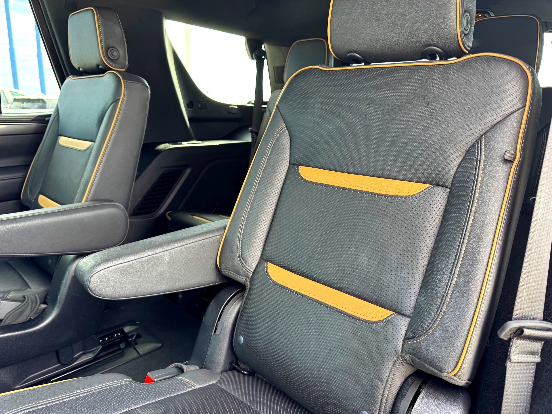 Used 2023 GMC Yukon AT4 w/ Technology Package image 19