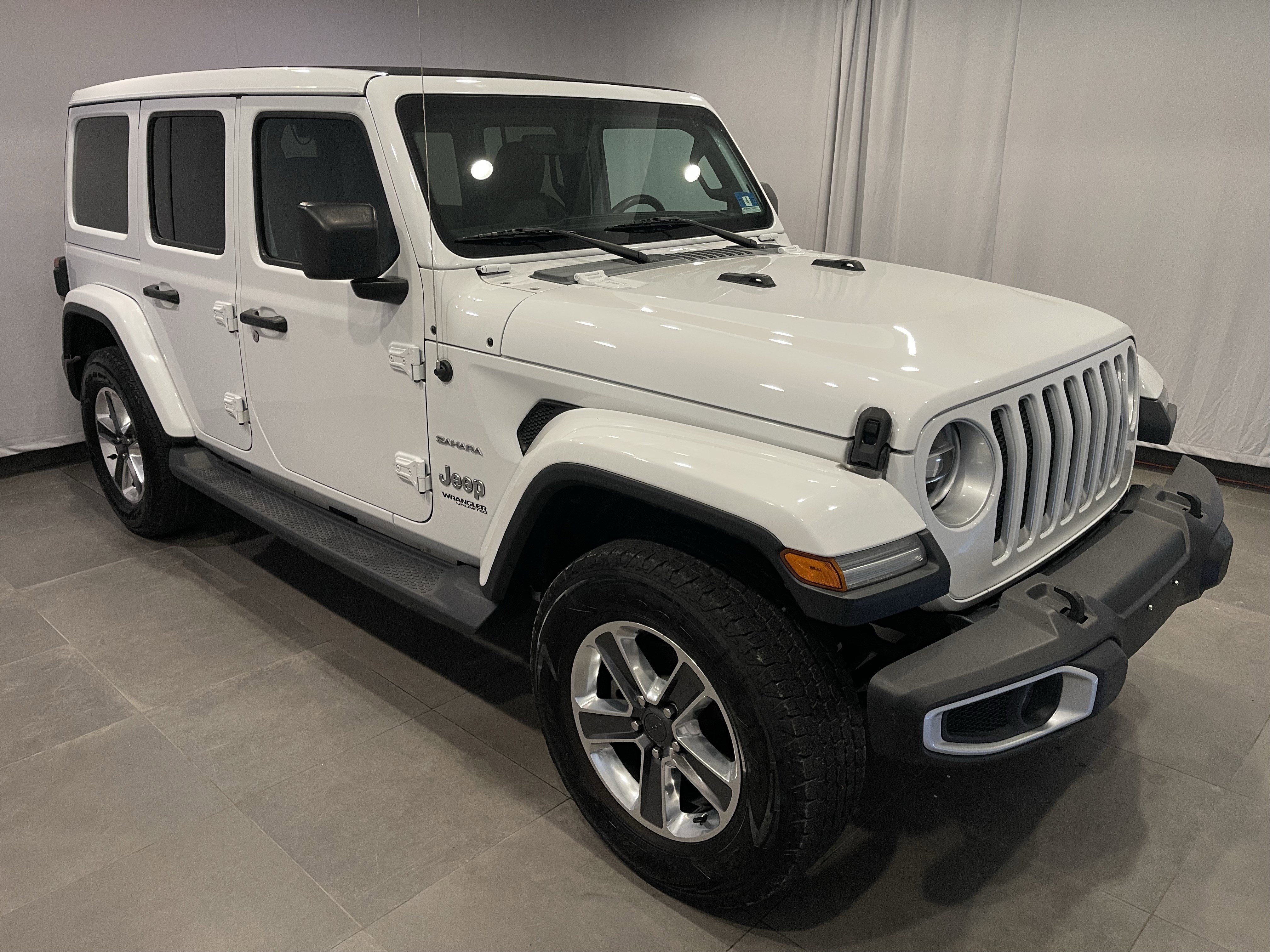 Used 2020 Jeep Wrangler Unlimited Sahara AWD/4WD image 3