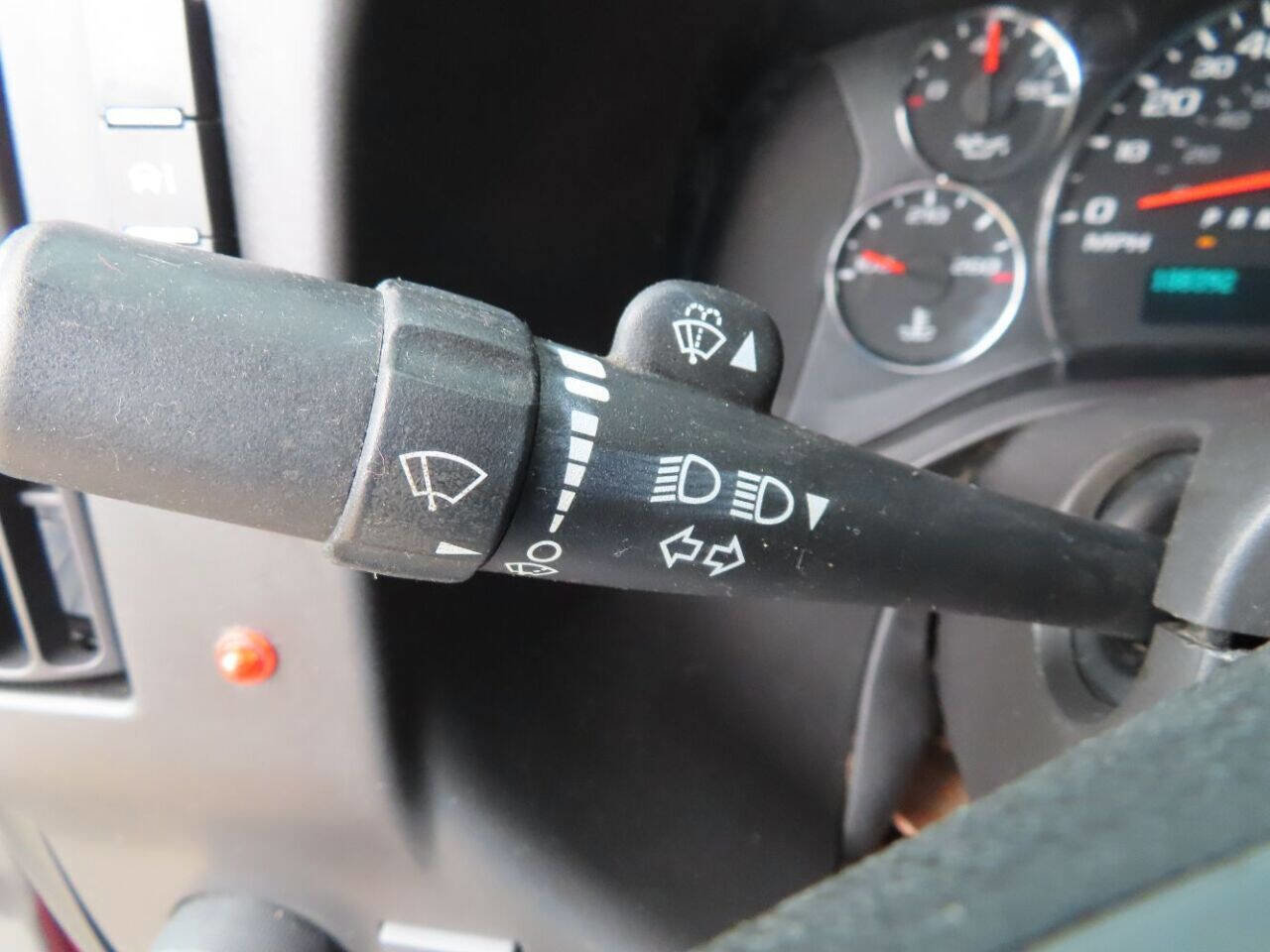 Used 2015 Chevrolet Express 2500 image 25