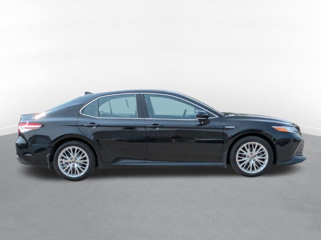 Used 2020 Toyota Camry XLE FWD image 2