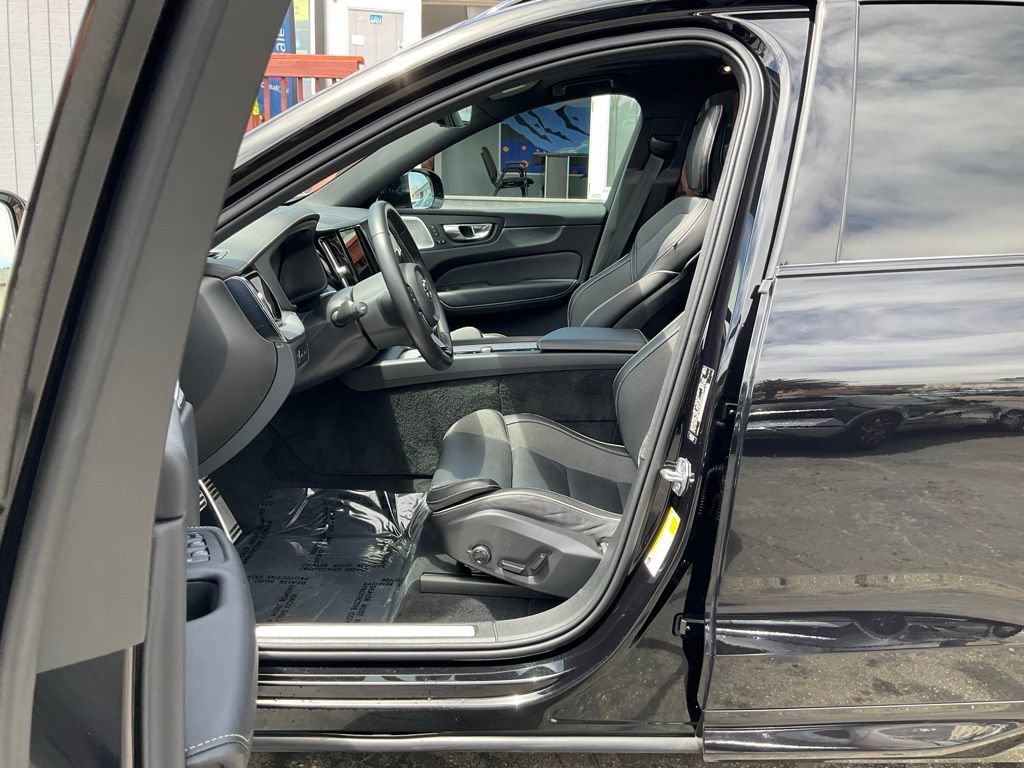 Used 2021 Volvo XC60 T8 R-Design w/ Advanced Package AWD/4WD image 15