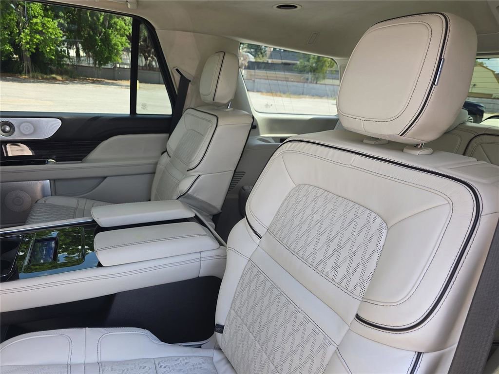 Certified 2023 Lincoln Navigator Black Label AWD/4WD image 12