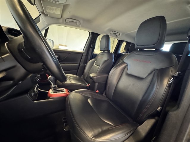 Used 2022 Jeep Renegade Trailhawk w/ Trailer Tow Group image 16