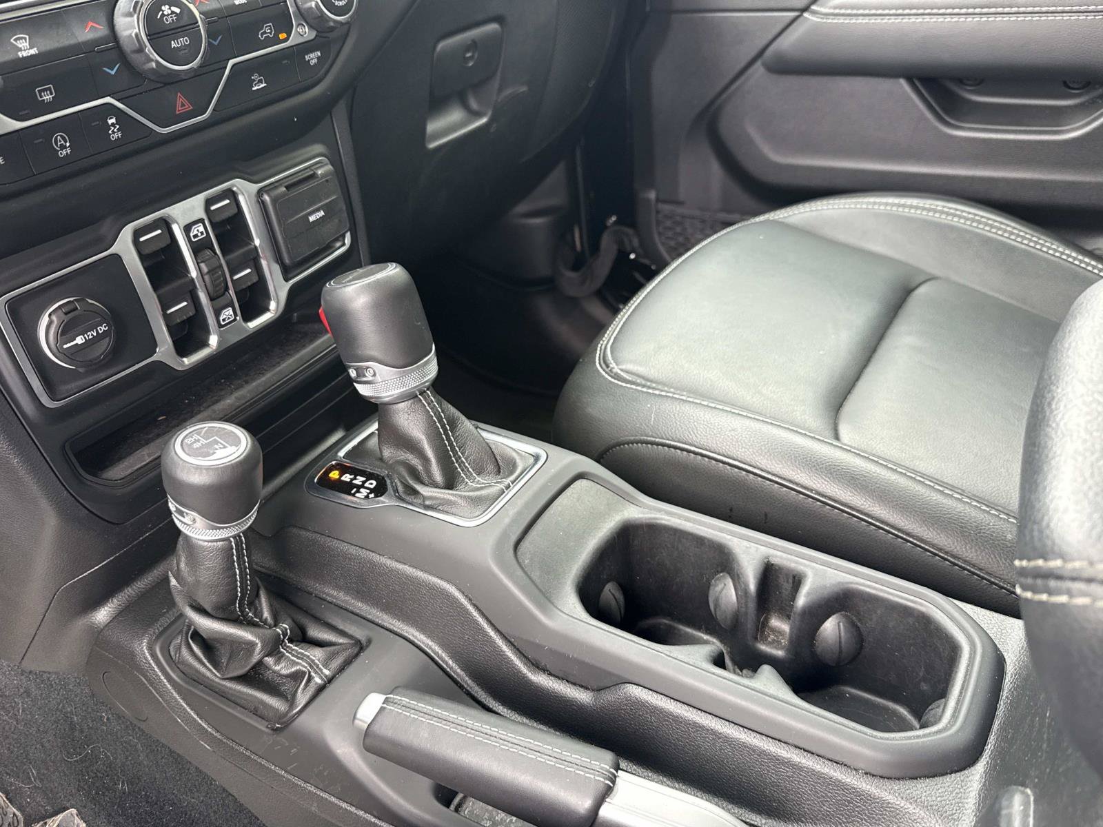 Used 2022 Jeep Gladiator Overland w/ Popular Equipment Package AWD/4WD image 8