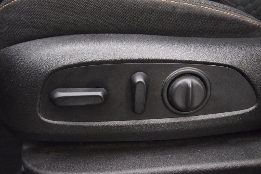 Used 2018 Chevrolet Equinox LT FWD image 21