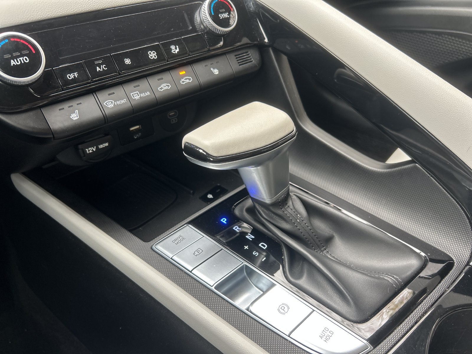 Used 2025 Hyundai Elantra Limited FWD image 13