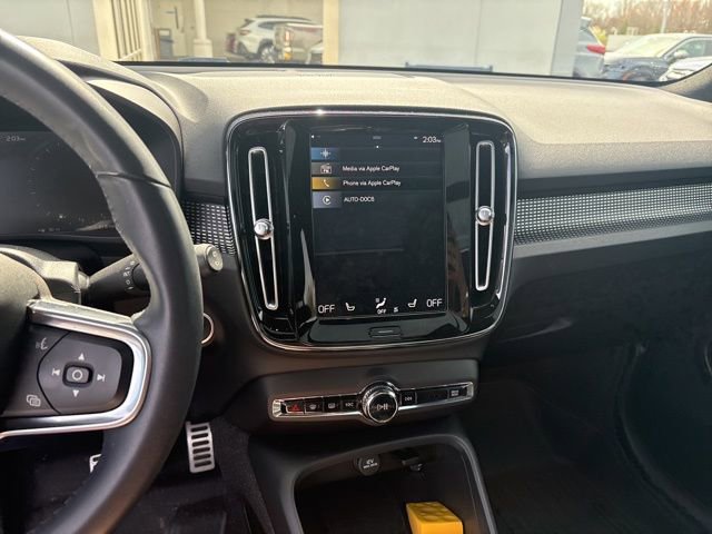 Used 2022 Volvo XC40 T5 R-Design w/ Advanced Package image 5