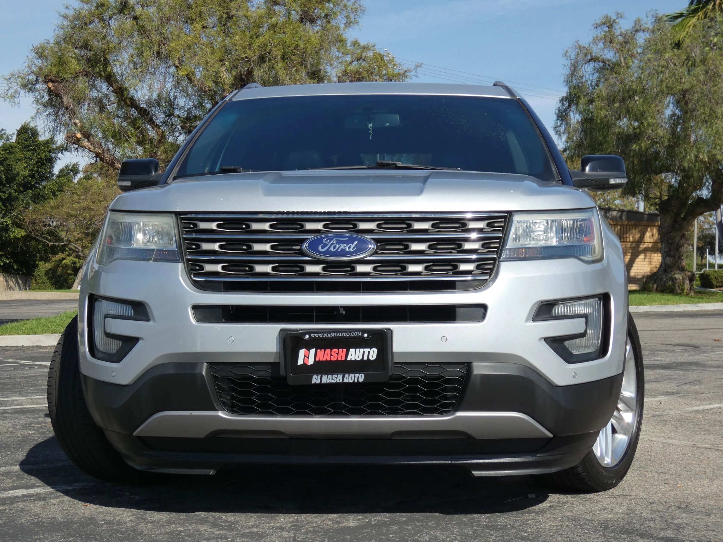 Used 2017 Ford Explorer XLT w/ Equipment Group 202A image 16