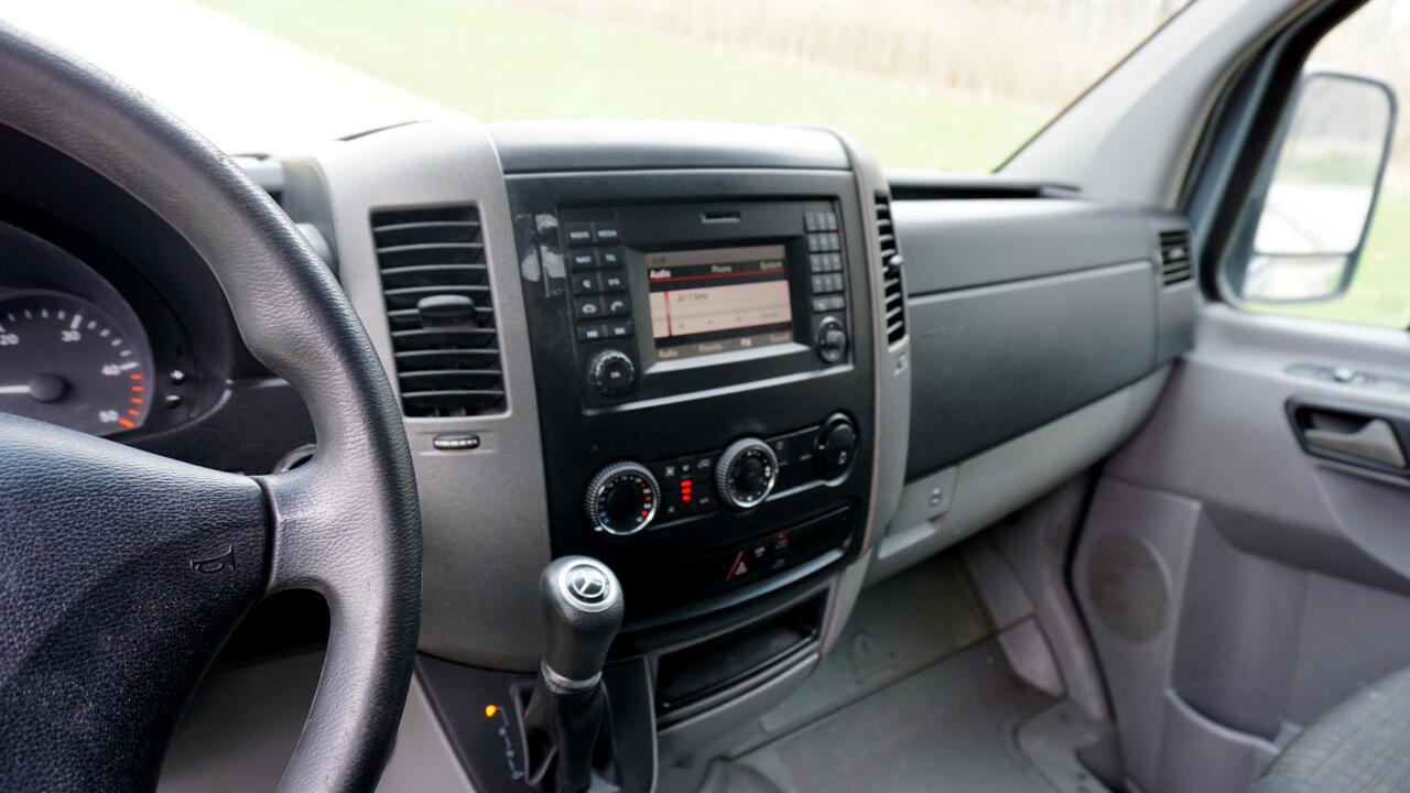 Used 2016 Mercedes-Benz Sprinter 2500 image 16