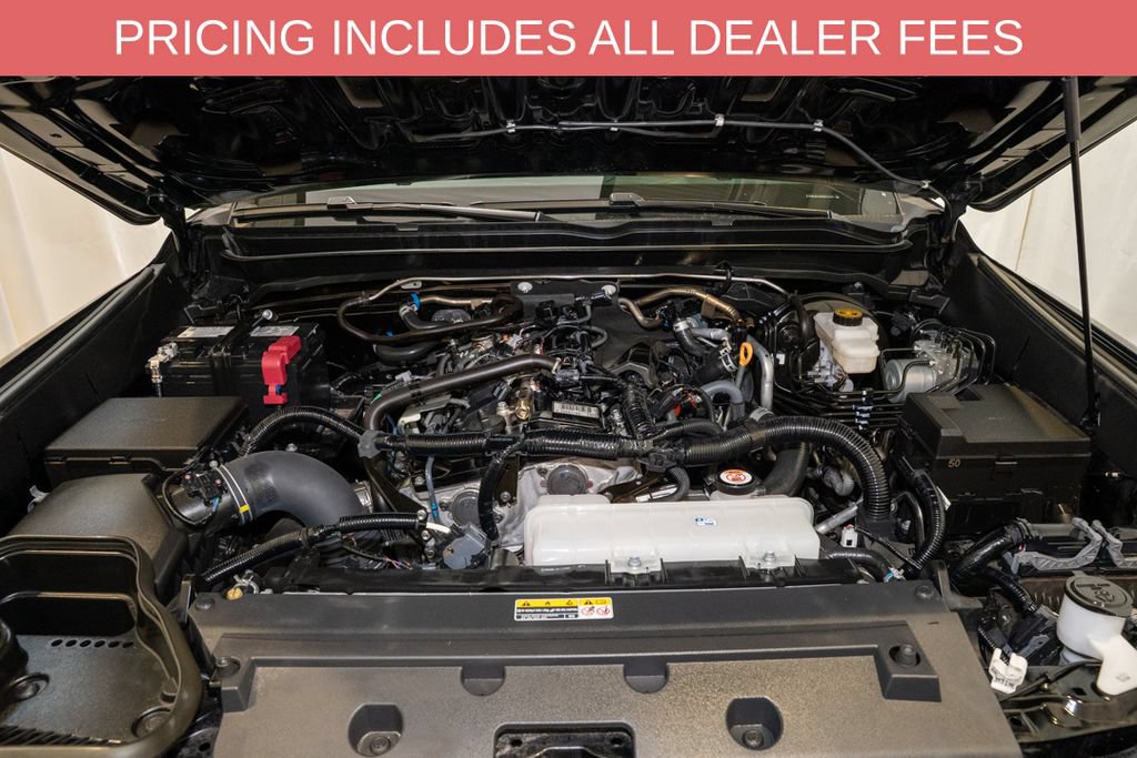 Certified 2025 Toyota Tacoma SR5 AWD/4WD image 18