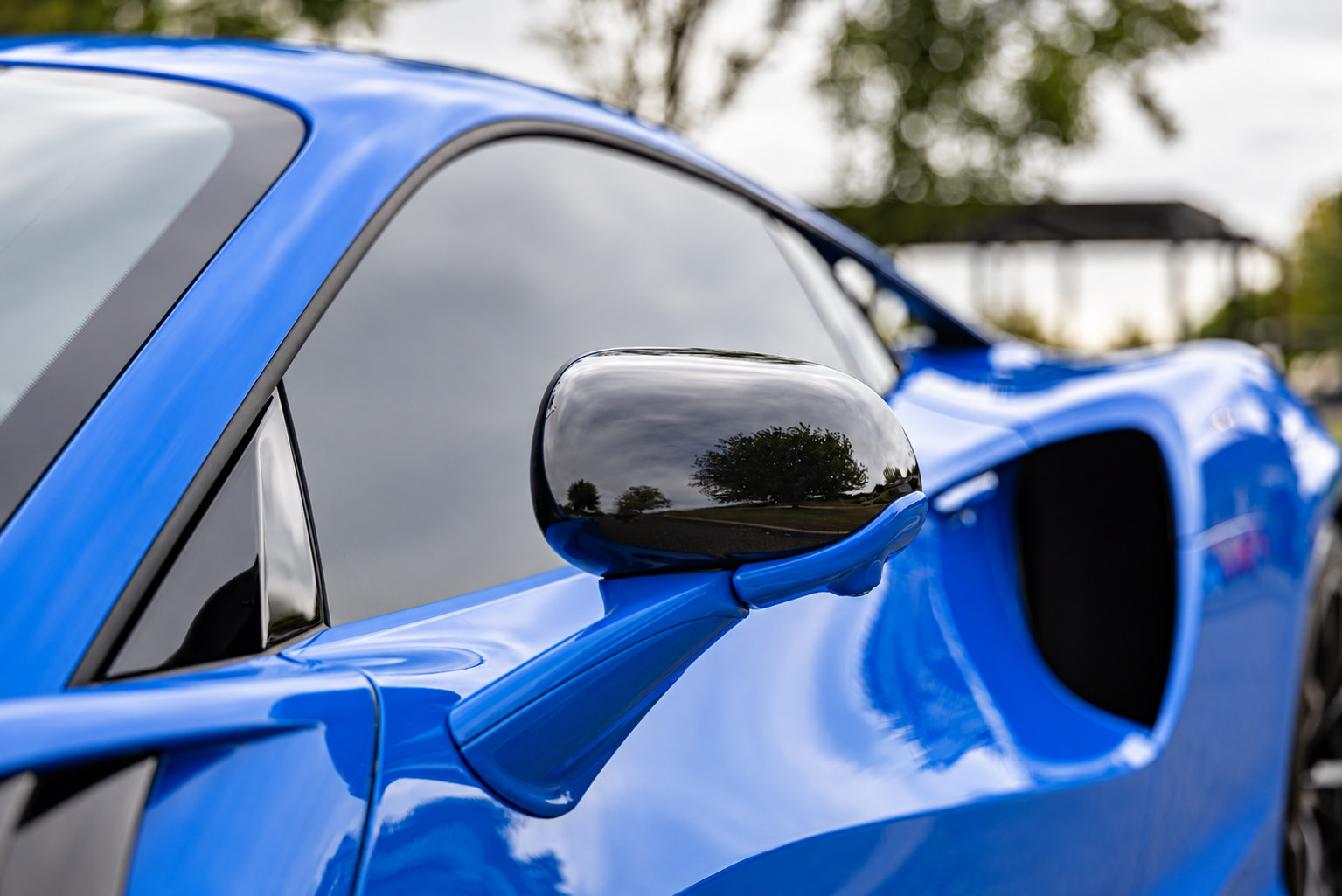 Used 2024 McLaren Artura RWD image 31
