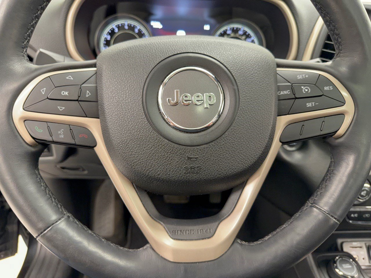 Used 2015 Jeep Cherokee Limited w/ Trailer Tow Group AWD/4WD image 10