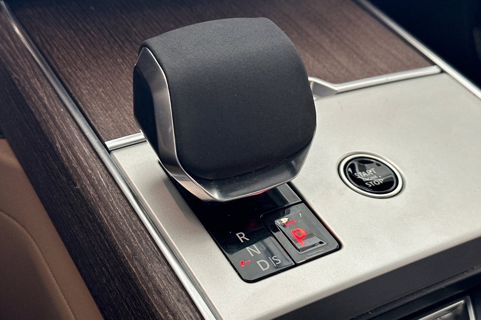 Certified 2025 Land Rover Range Rover Long Wheelbase SE image 24